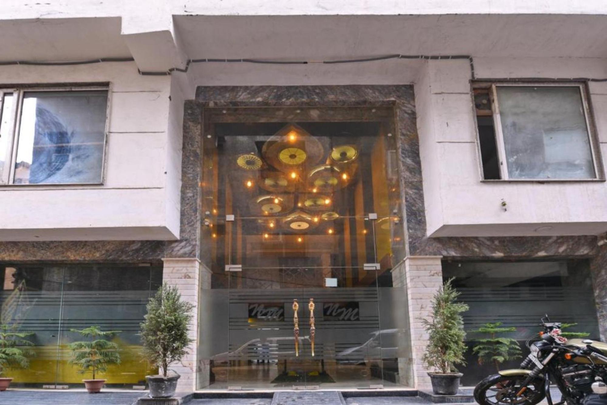 Hotel Nityaa Suites New Delhi Buitenkant foto