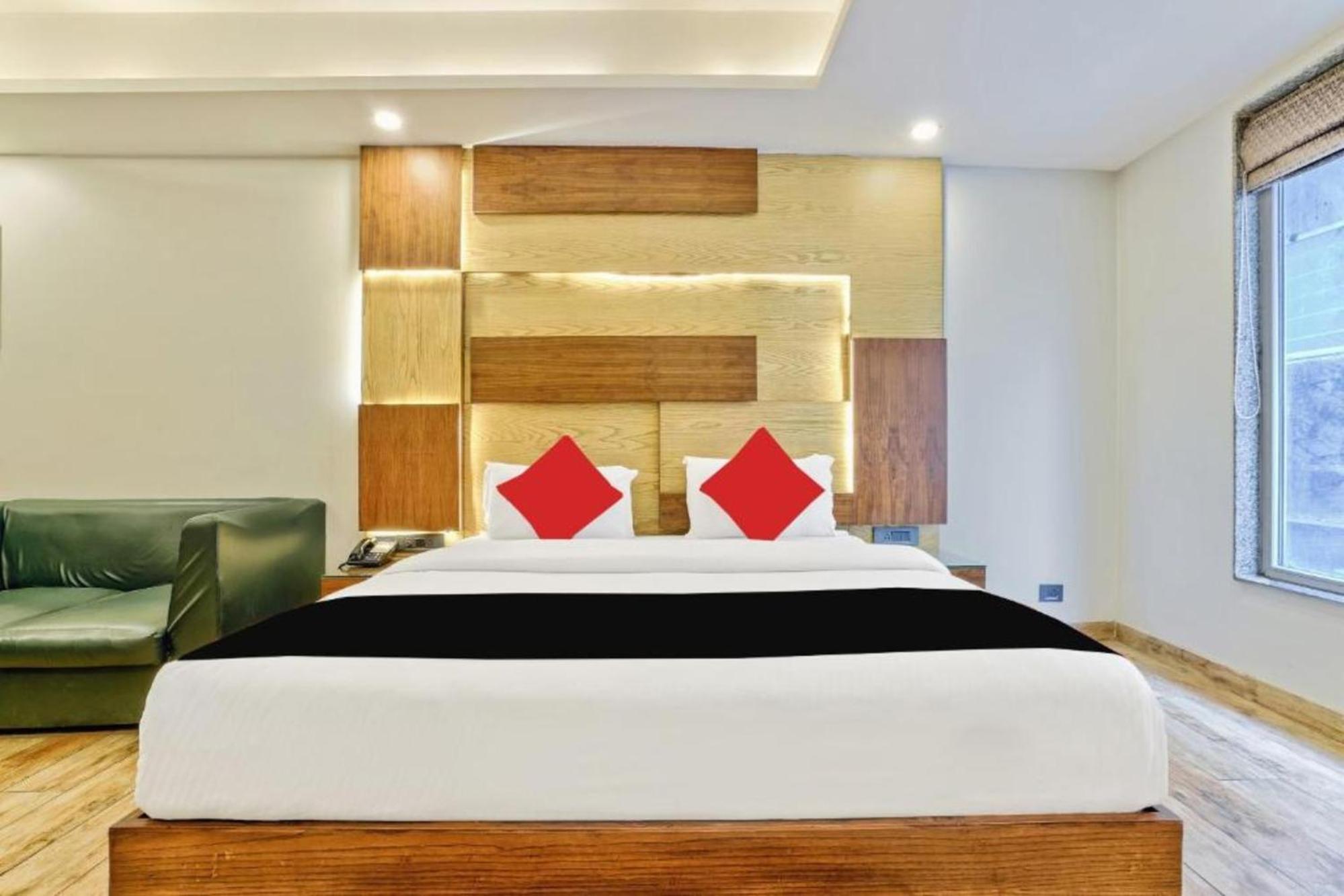 Hotel Nityaa Suites New Delhi Buitenkant foto