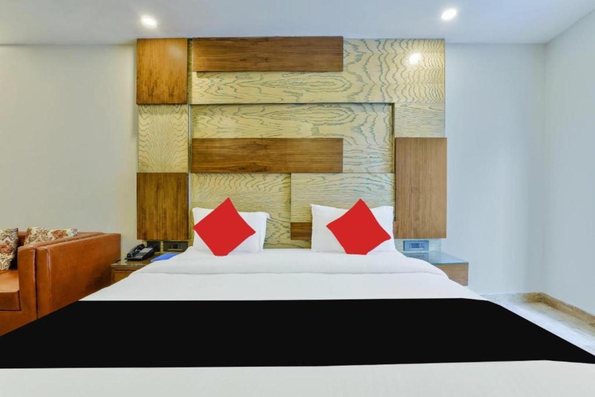 Hotel Nityaa Suites New Delhi Buitenkant foto